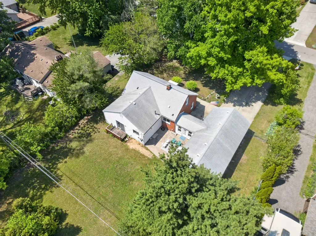 37951 Grantland Street Livonia City MI 48150