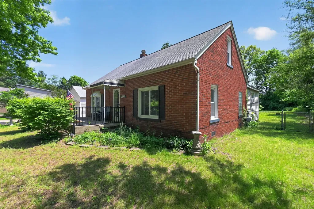 37951 Grantland Street Livonia City MI 48150