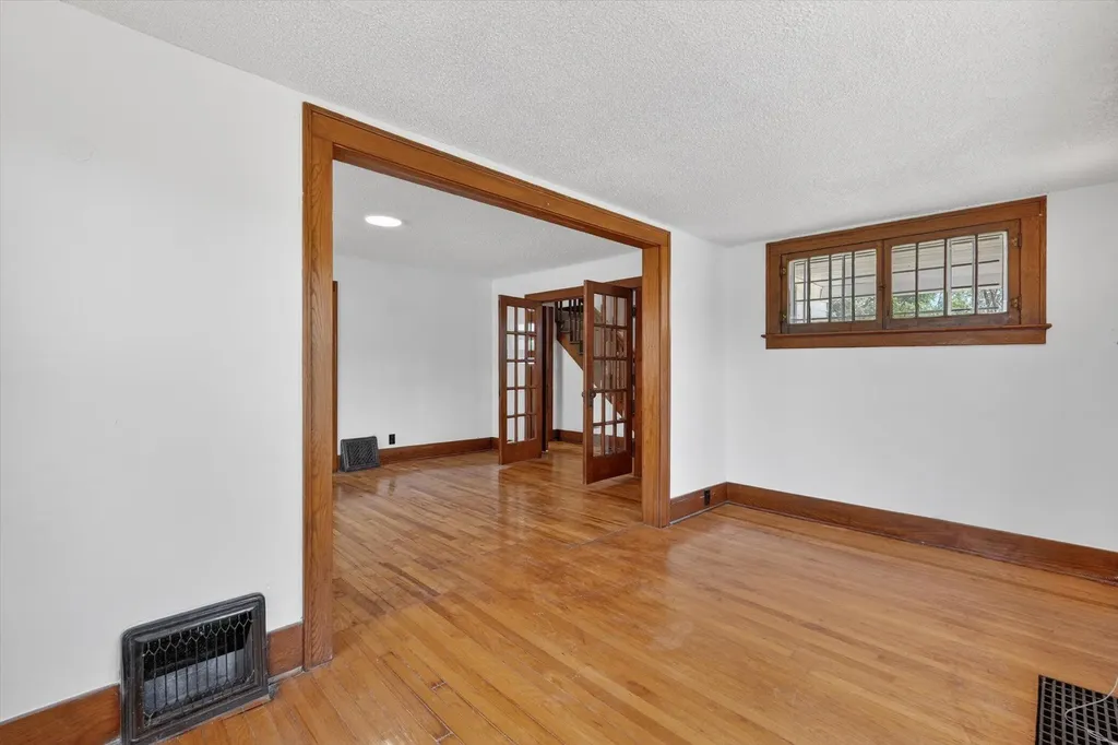 2110 S Grand Traverse Street Flint City MI 48503