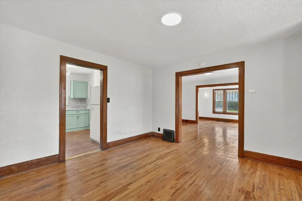 2110 S Grand Traverse Street Flint City MI 48503