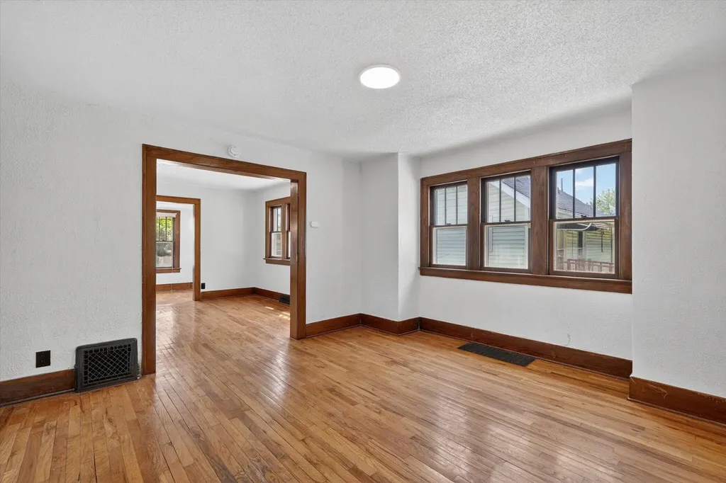2110 S Grand Traverse Street Flint City MI 48503