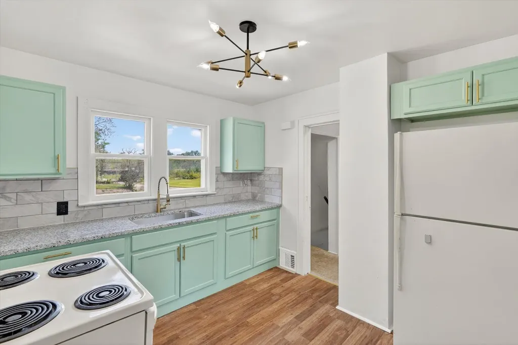 2110 S Grand Traverse Street Flint City MI 48503