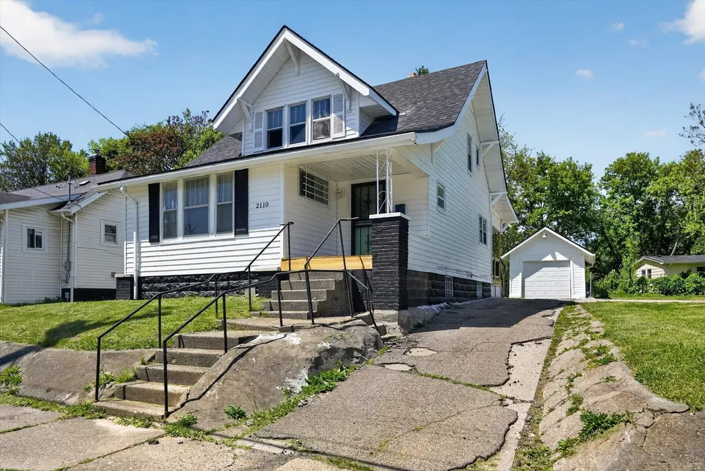 2110 S Grand Traverse Street Flint City MI 48503