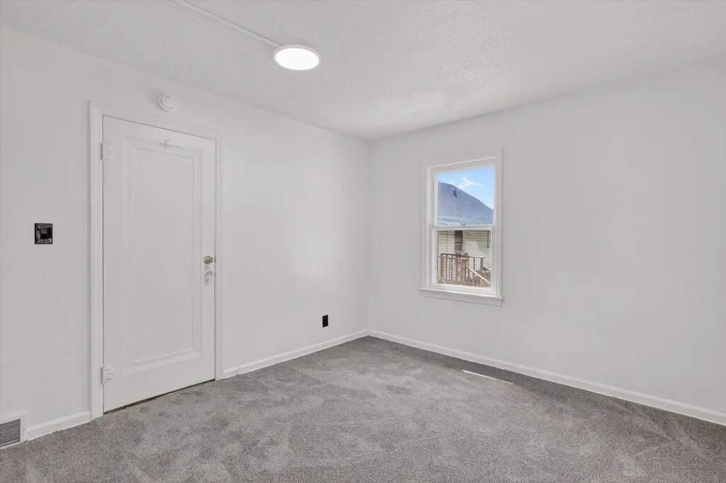 2110 S Grand Traverse Street Flint City MI 48503