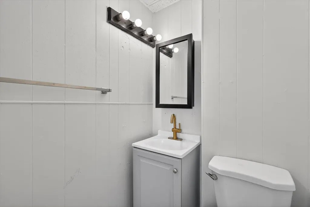 2110 S Grand Traverse Street Flint City MI 48503