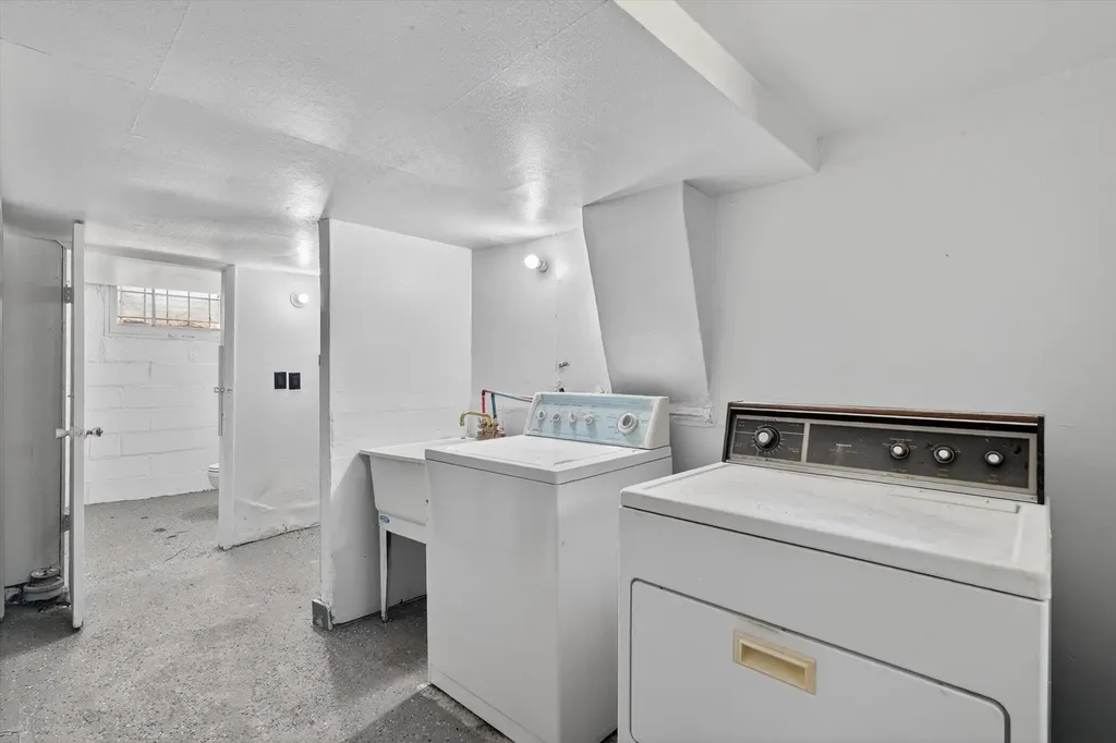 2110 S Grand Traverse Street Flint City MI 48503