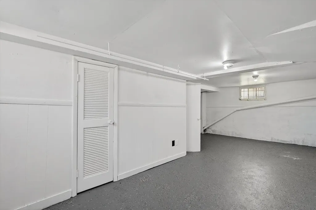 2110 S Grand Traverse Street Flint City MI 48503