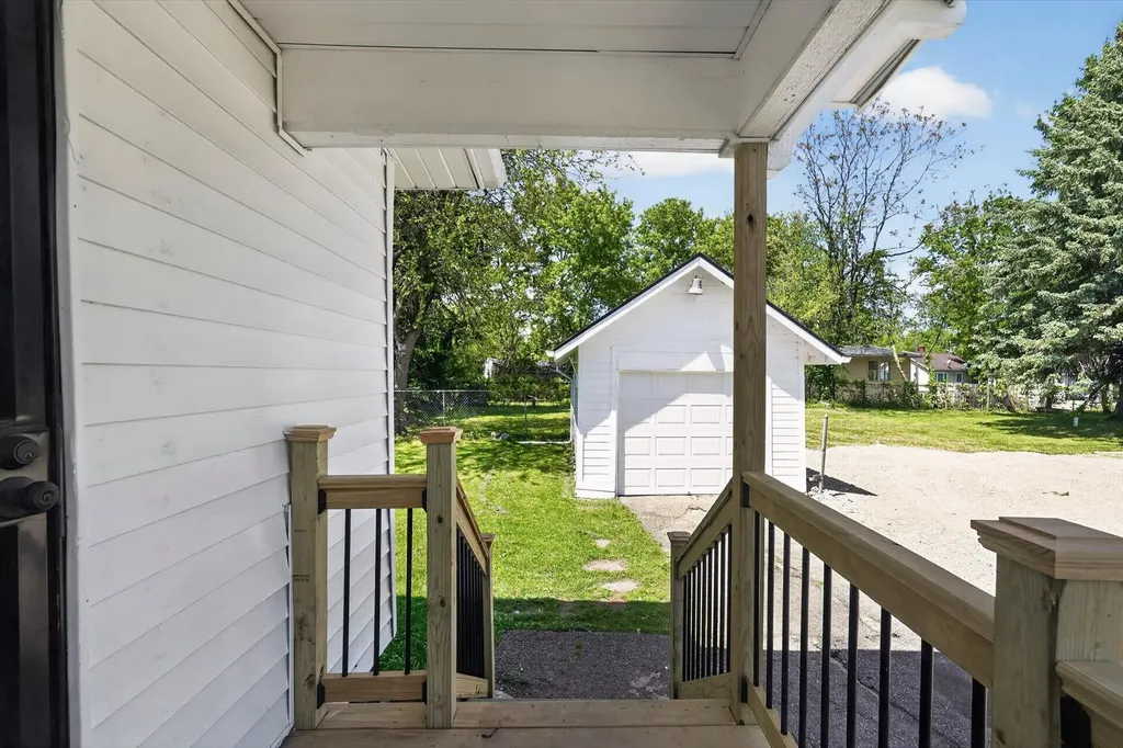 2110 S Grand Traverse Street Flint City MI 48503