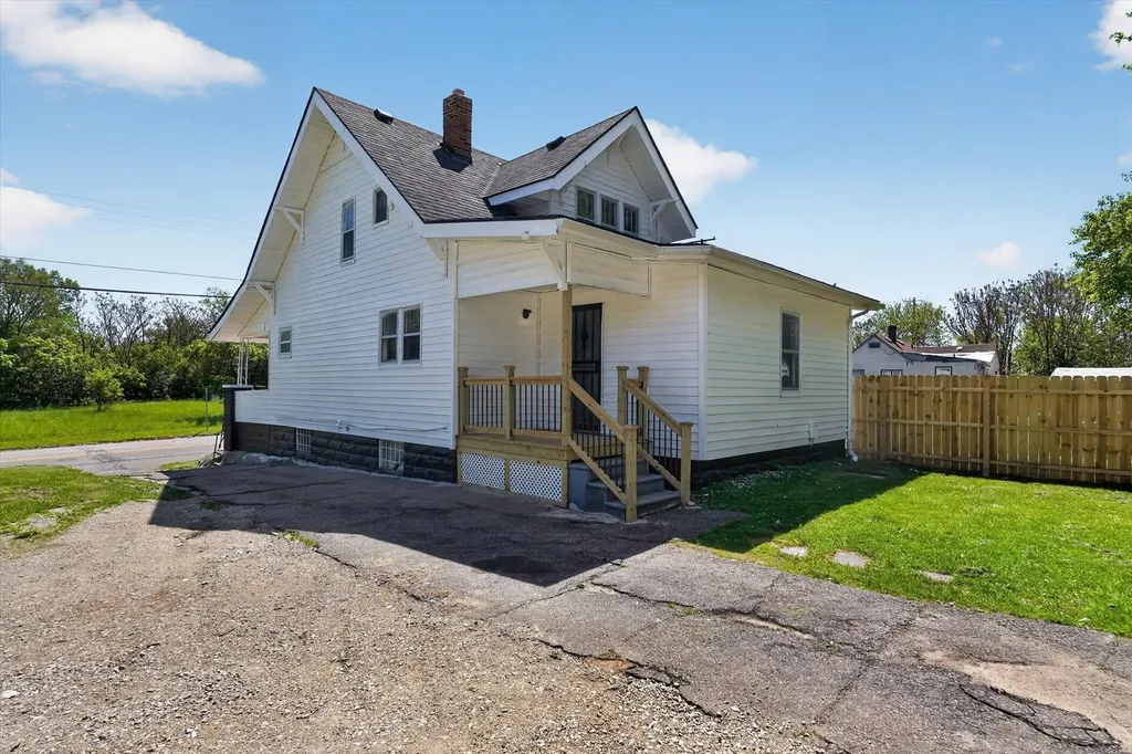 2110 S Grand Traverse Street Flint City MI 48503