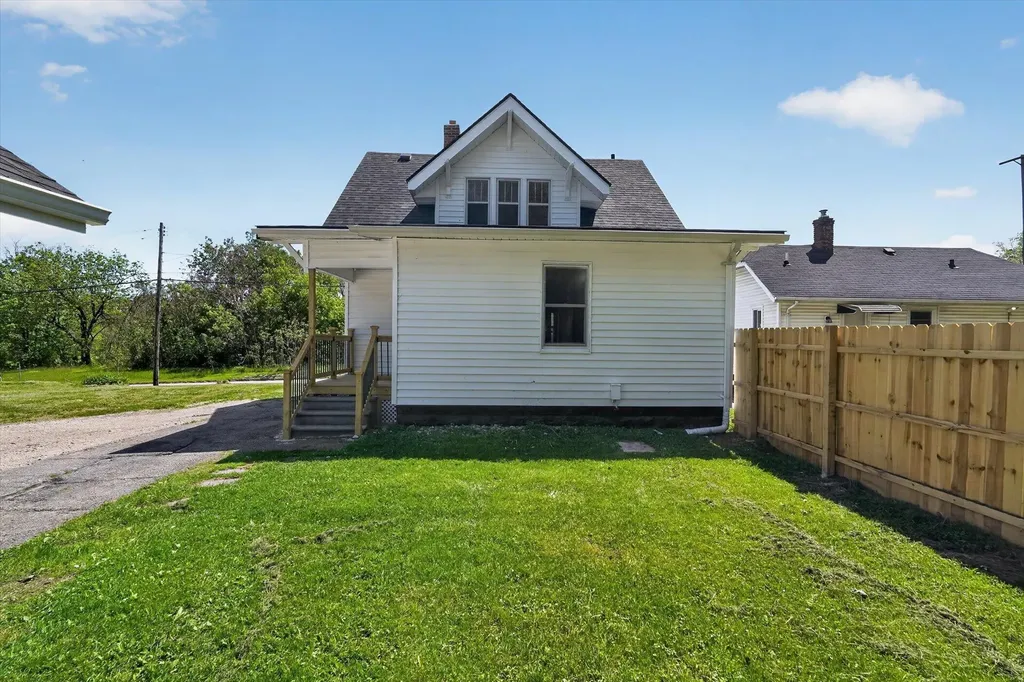 2110 S Grand Traverse Street Flint City MI 48503