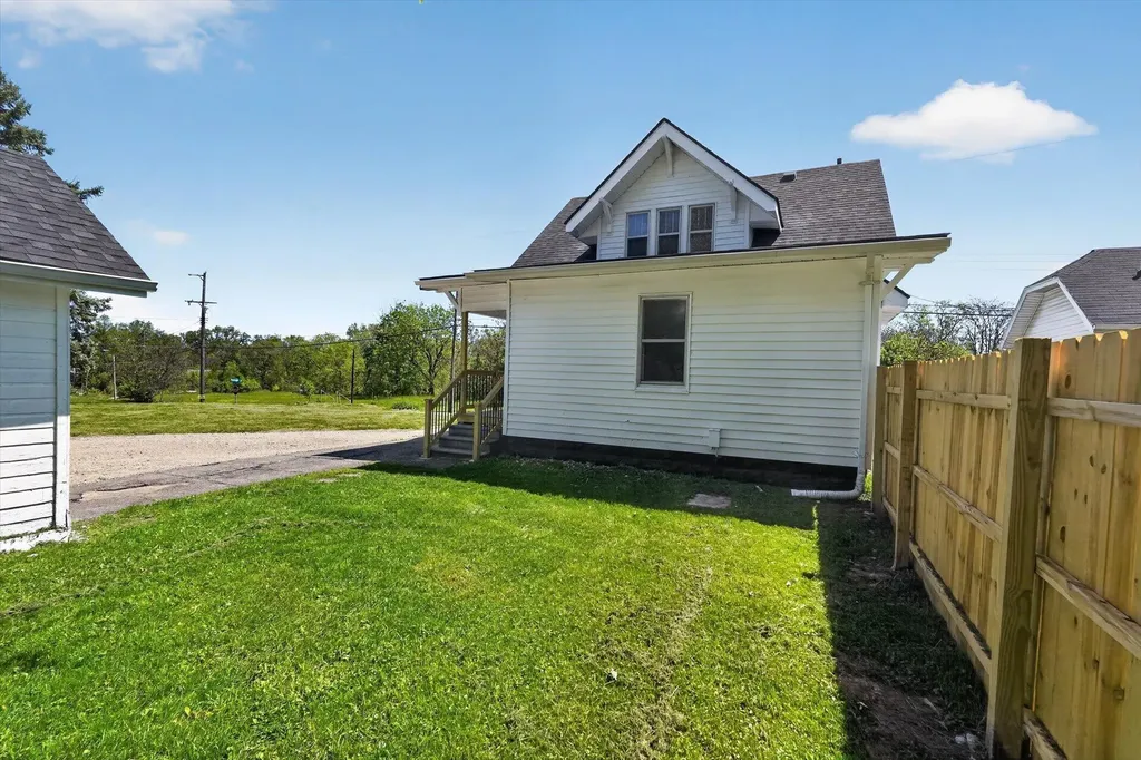 2110 S Grand Traverse Street Flint City MI 48503