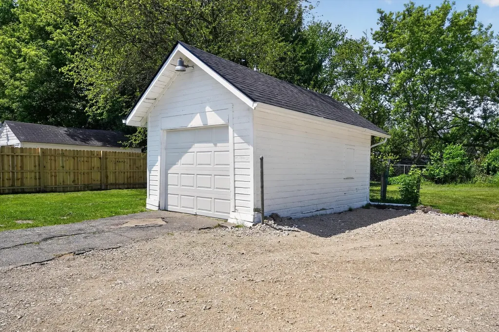 2110 S Grand Traverse Street Flint City MI 48503