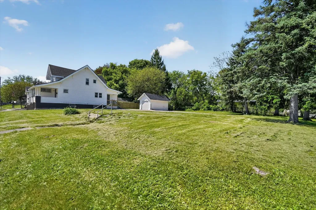 2110 S Grand Traverse Street Flint City MI 48503