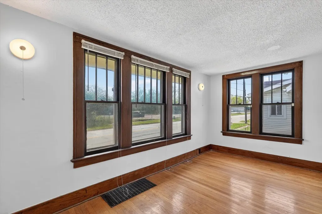 2110 S Grand Traverse Street Flint City MI 48503