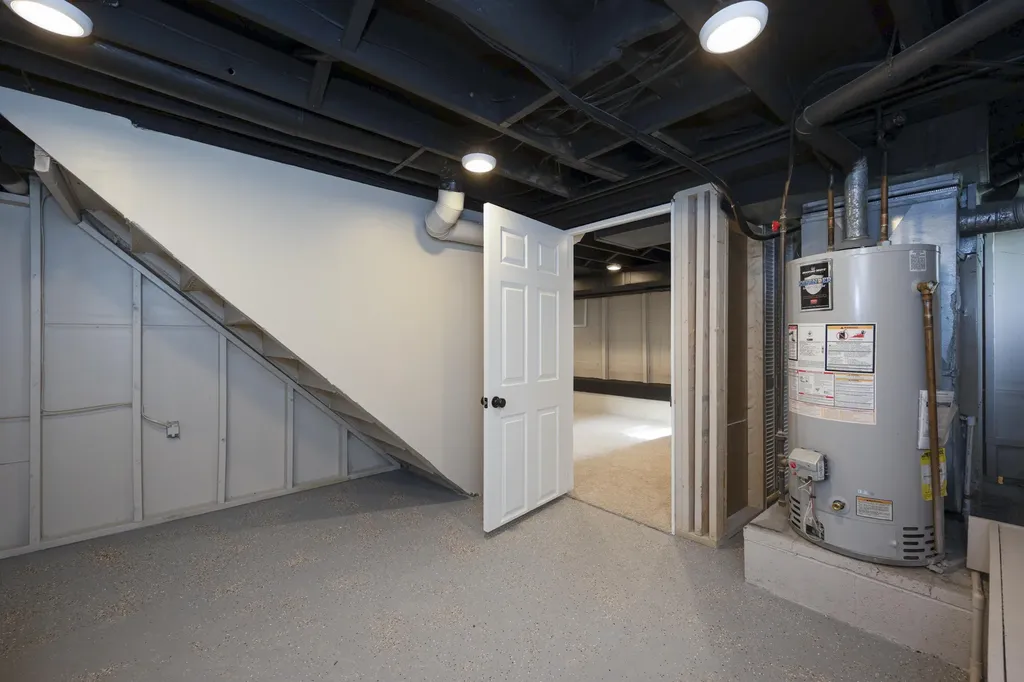 1934 Maddy Lane Keego Harbor City MI 48320