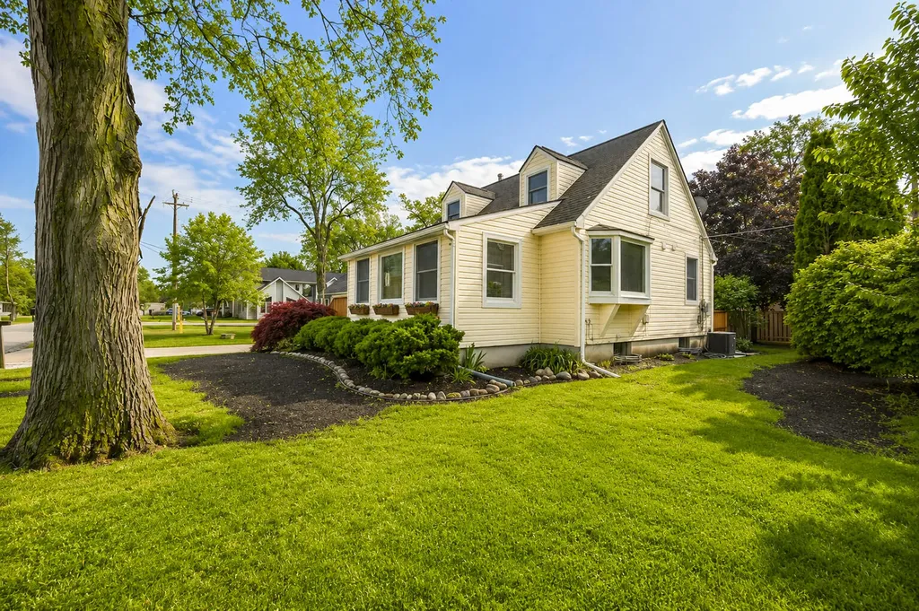 1934 Maddy Lane Keego Harbor City MI 48320