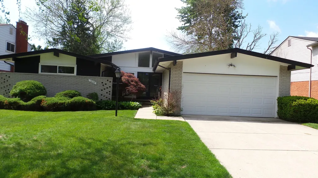 18165 Adrian Street Southfield City MI 48075