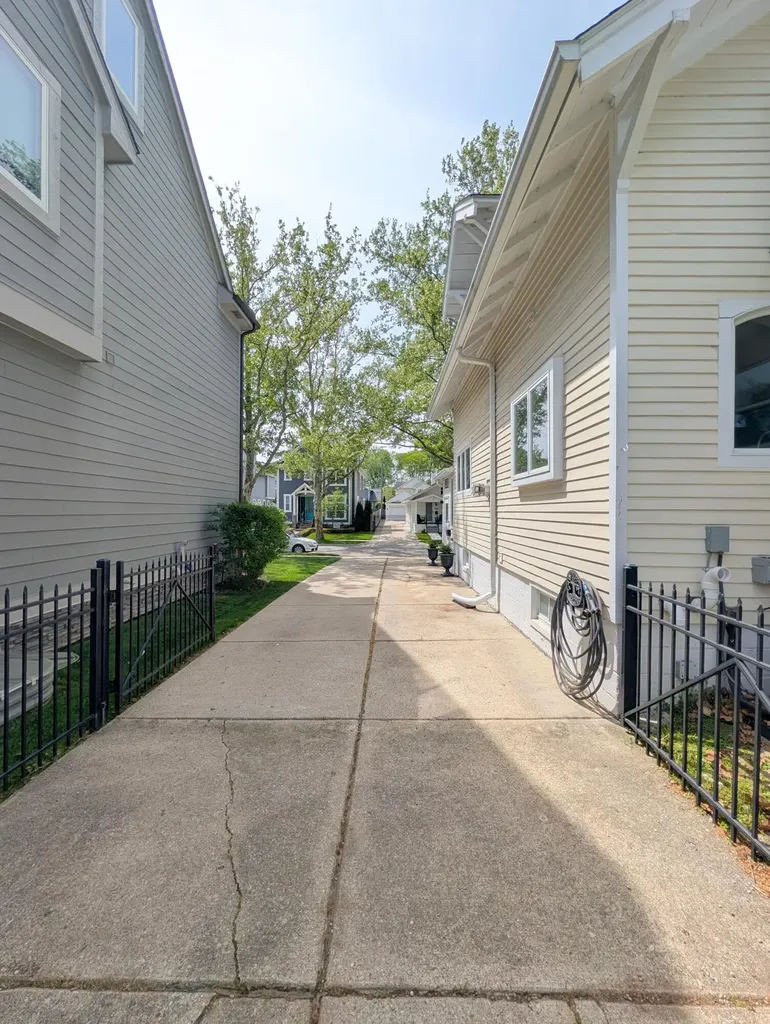 1171 Smith Avenue Birmingham City MI 48009