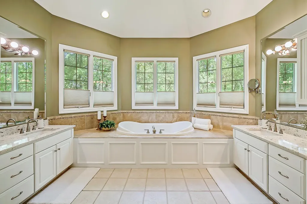 9222 Northpointe Ridge Brighton Township MI 48114