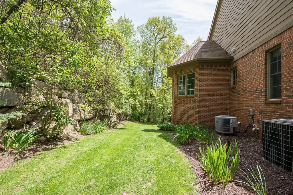 9222 Northpointe Ridge Brighton Township MI 48114
