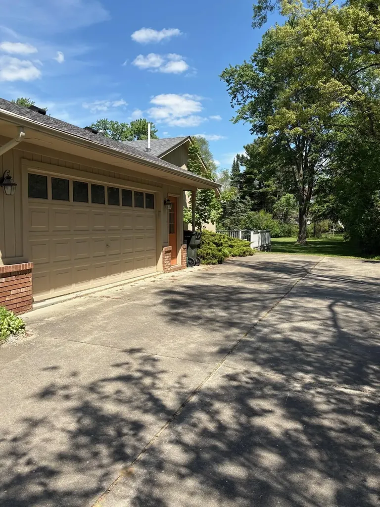 3153 Bendelow Road Rochester Hills City MI 48307