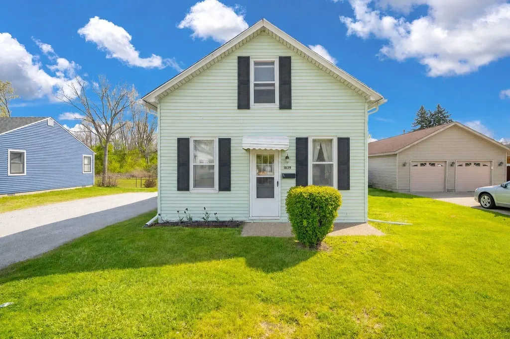 1839 Water Street Port Huron City MI 48060