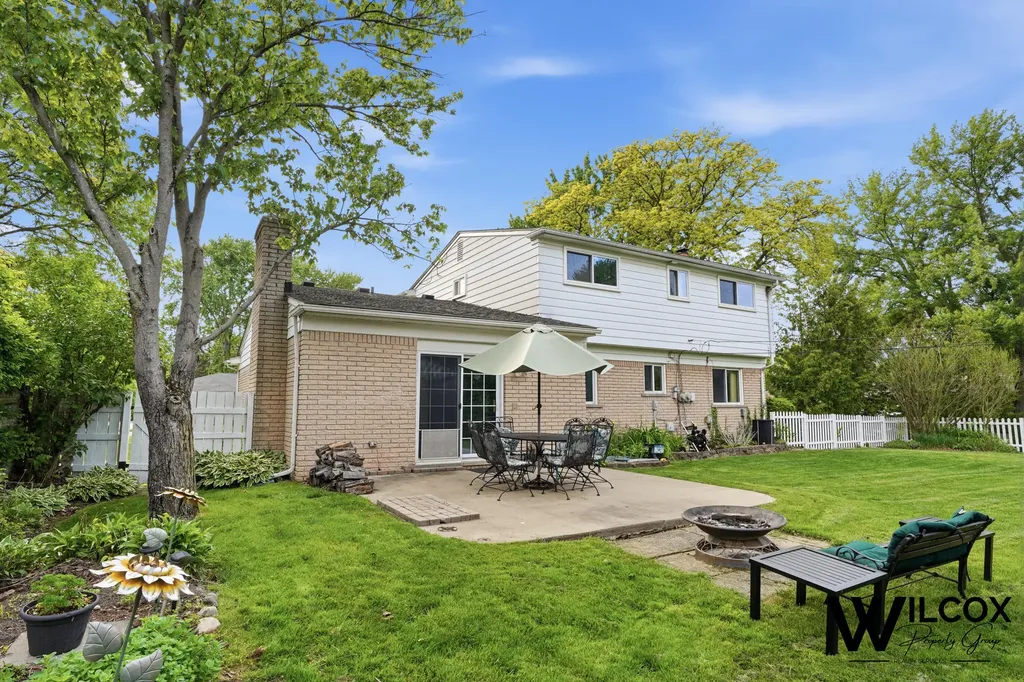 37944 Santa Anna Street Clinton Charter Township MI 48036