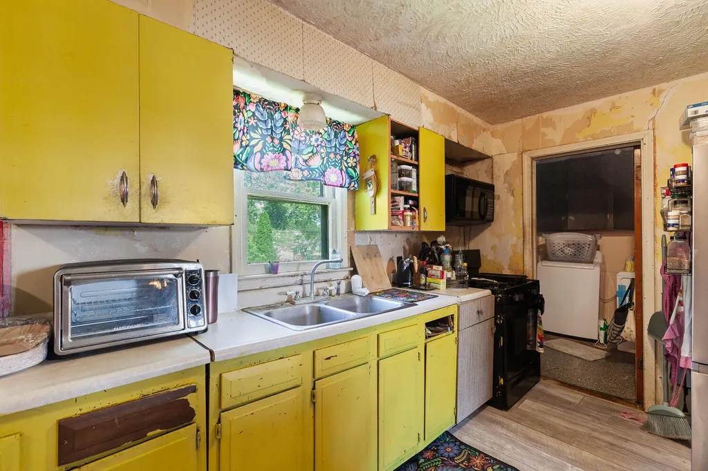 2108 Allan Street Madison Charter Township MI 49221