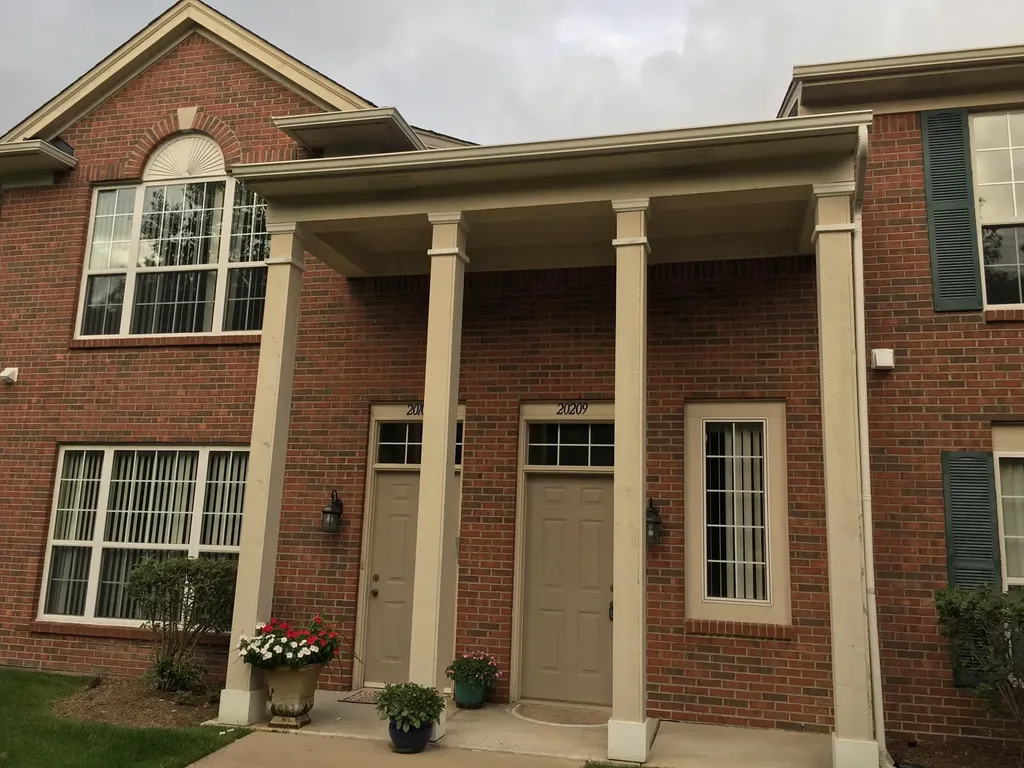 20209 Chesapeake Circle Commerce Charter Township MI 48390