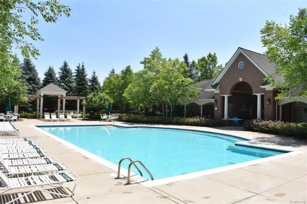 20209 Chesapeake Circle Commerce Charter Township MI 48390