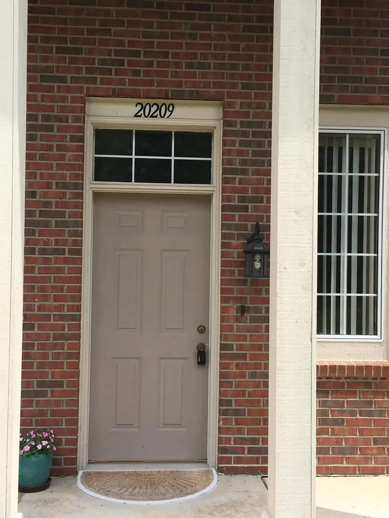 20209 Chesapeake Circle Commerce Charter Township MI 48390