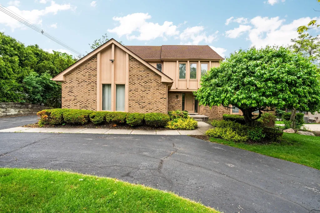 33801 York Ridge Street Farmington Hills City MI 48331
