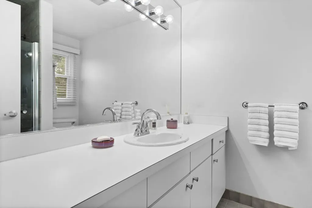 33801 York Ridge Street Farmington Hills City MI 48331