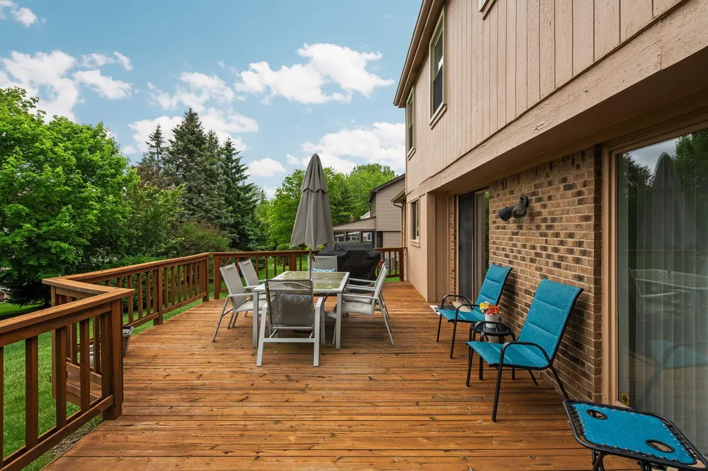 33801 York Ridge Street Farmington Hills City MI 48331