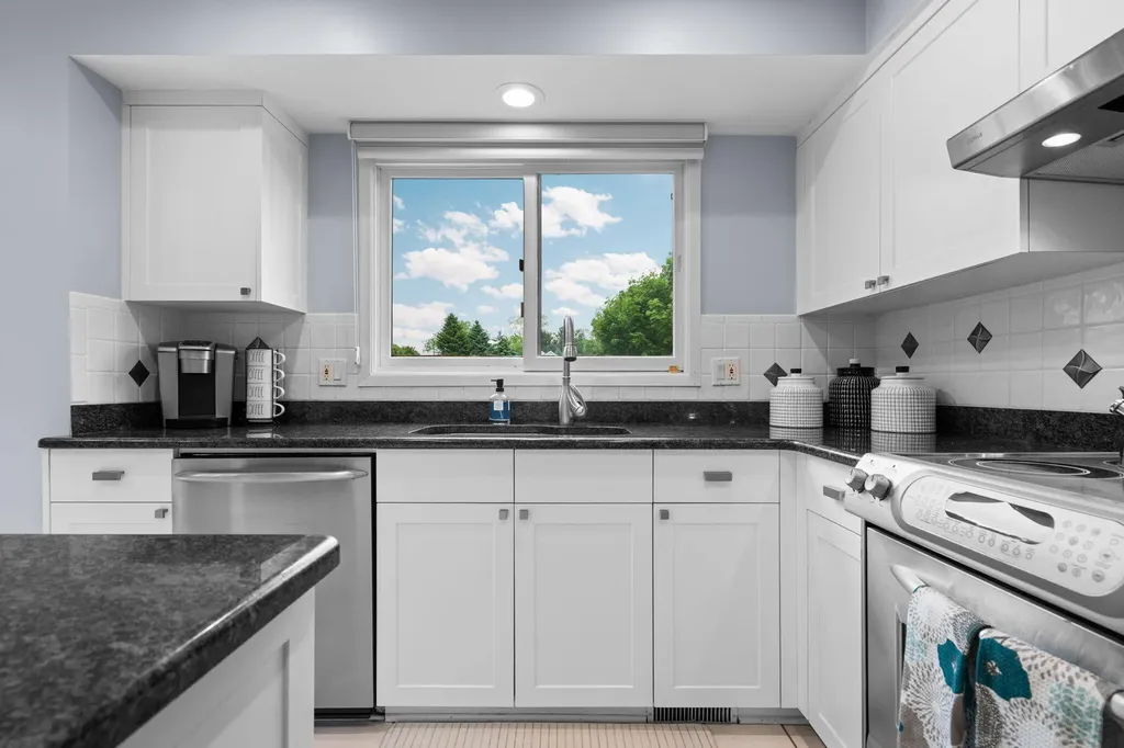 33801 York Ridge Street Farmington Hills City MI 48331