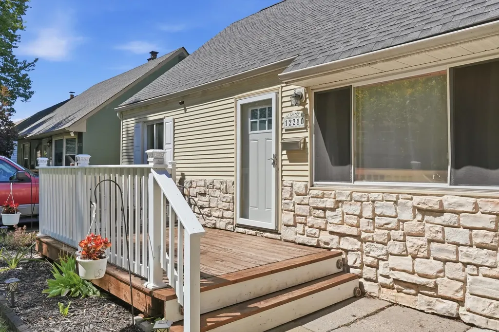 12280 Syracuse Street Taylor City MI 48180