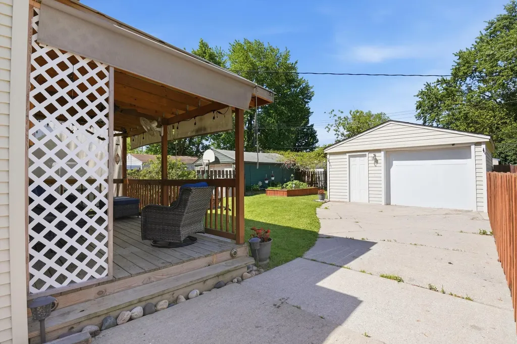 12280 Syracuse Street Taylor City MI 48180