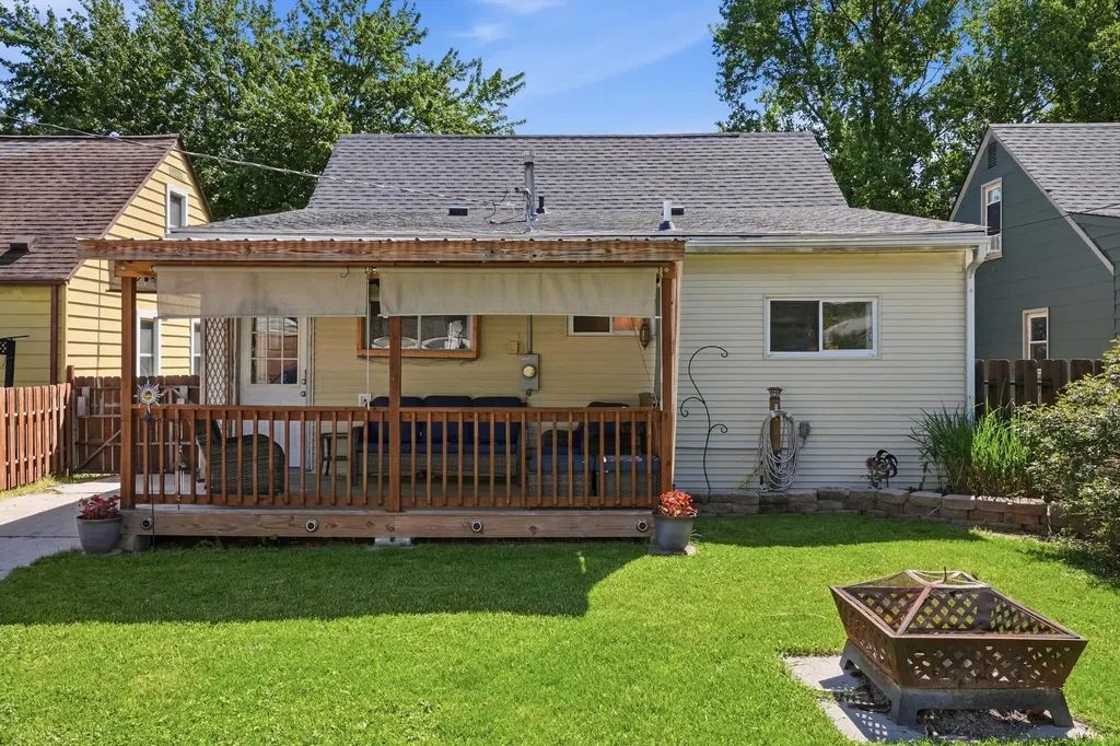 12280 Syracuse Street Taylor City MI 48180