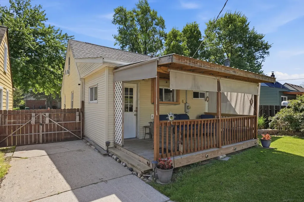 12280 Syracuse Street Taylor City MI 48180