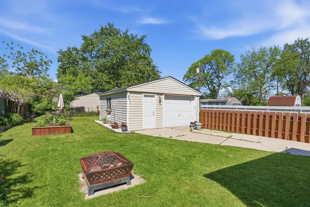 12280 Syracuse Street Taylor City MI 48180