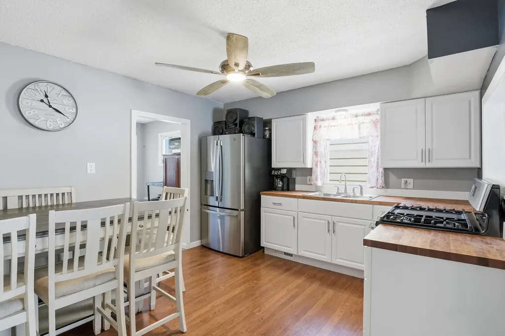 12280 Syracuse Street Taylor City MI 48180