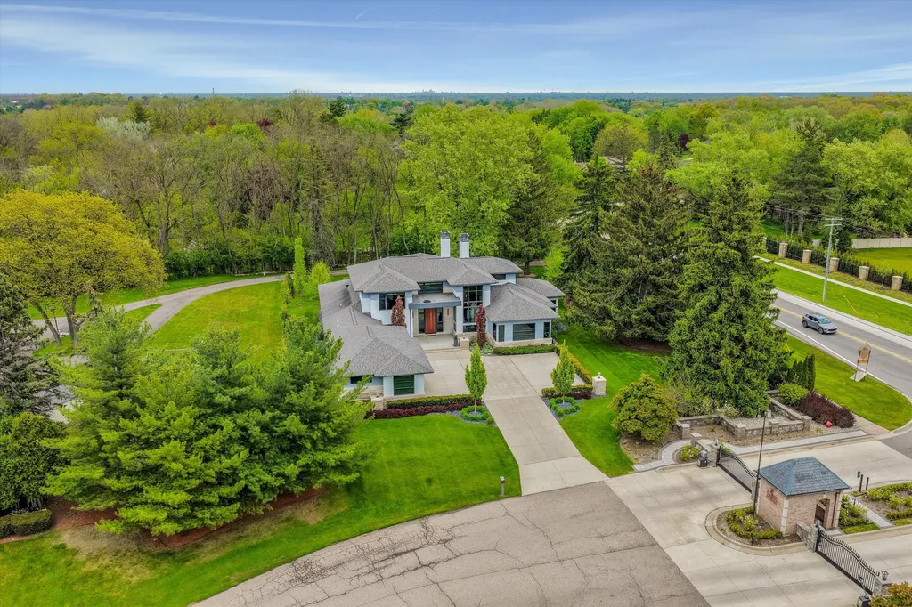 13550 Emrick Drive Plymouth Charter Township MI 48170