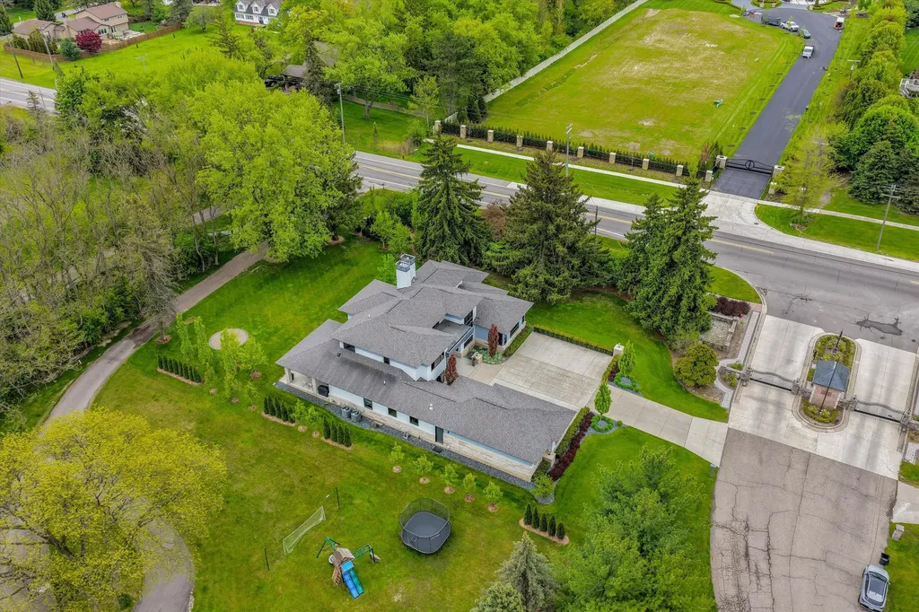 13550 Emrick Drive Plymouth Charter Township MI 48170