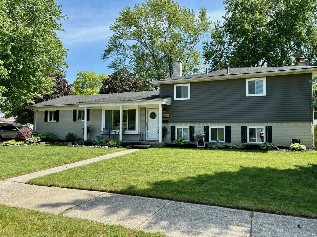 39011 Pinetree Street Livonia City MI 48150