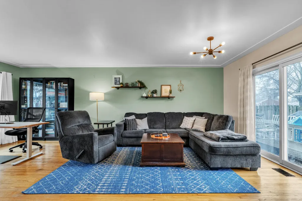 39011 Pinetree Street Livonia City MI 48150