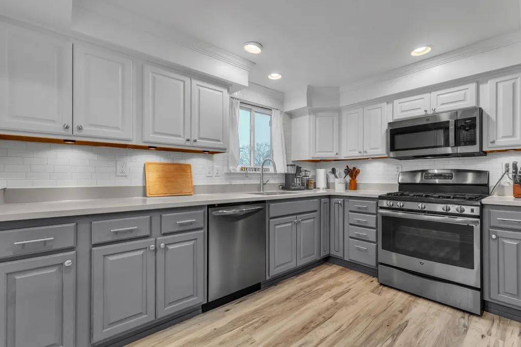 39011 Pinetree Street Livonia City MI 48150