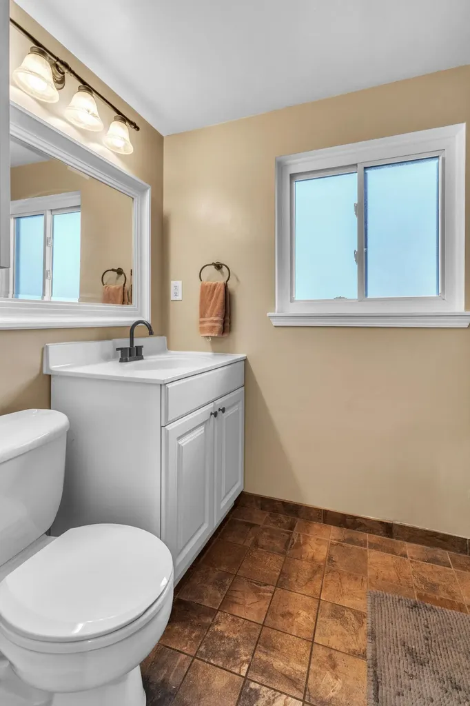 39011 Pinetree Street Livonia City MI 48150