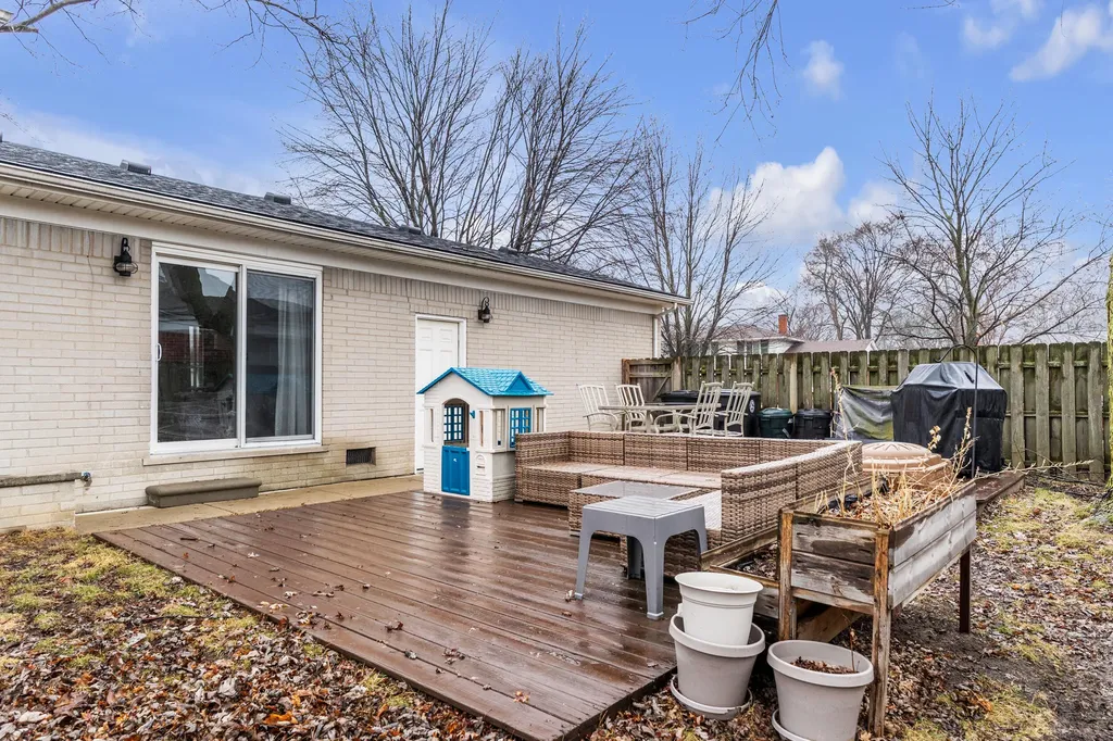 39011 Pinetree Street Livonia City MI 48150