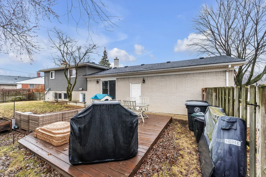 39011 Pinetree Street Livonia City MI 48150