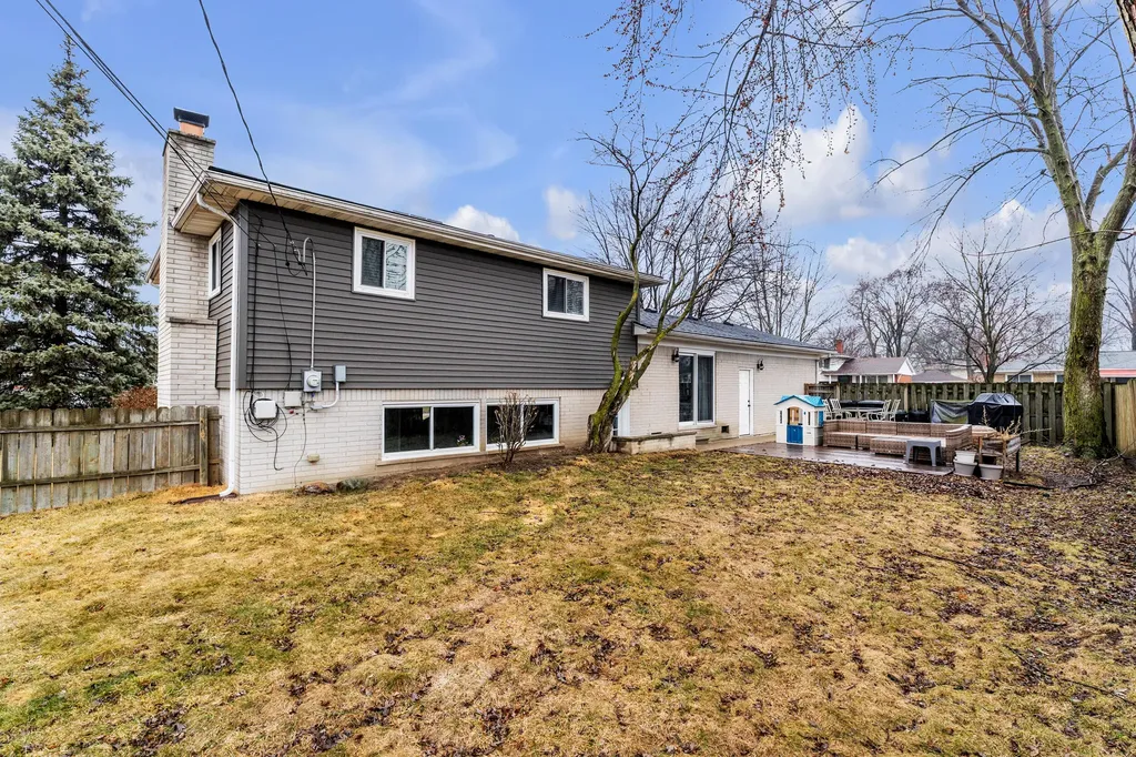 39011 Pinetree Street Livonia City MI 48150